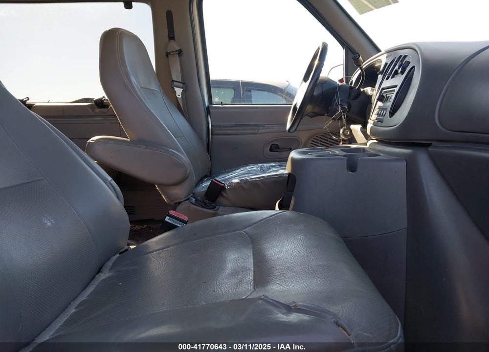 2001 FORD E-350 SUPER DUTY VIN: 1FBSS31L81HA60287