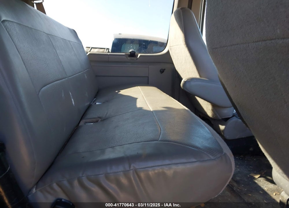2001 FORD E-350 SUPER DUTY VIN: 1FBSS31L81HA60287