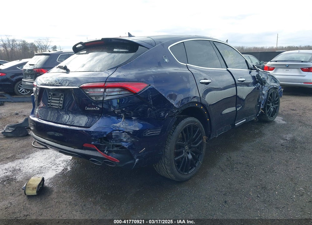 2021 MASERATI LEVANTE GRANSPORT VIN: ZN661XUSXMX364840