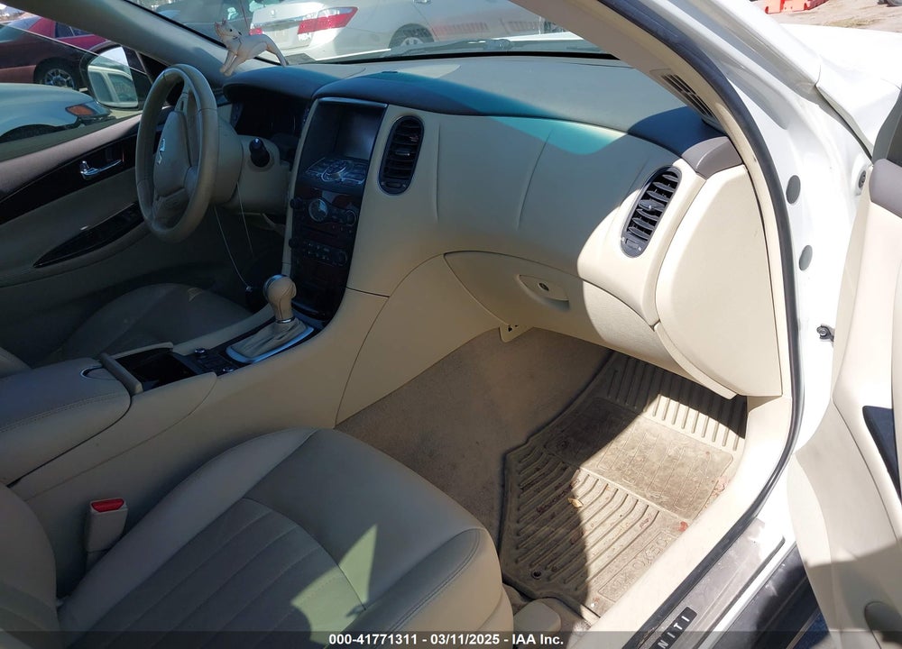 2014 INFINITI QX50 VIN: JN1BJ0HR4EM192714