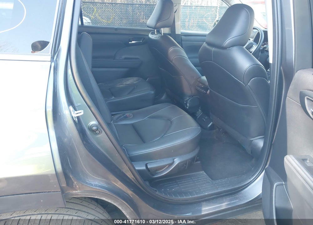 2023 TOYOTA HIGHLANDER XLE VIN: 5TDKDRBH9PS047068