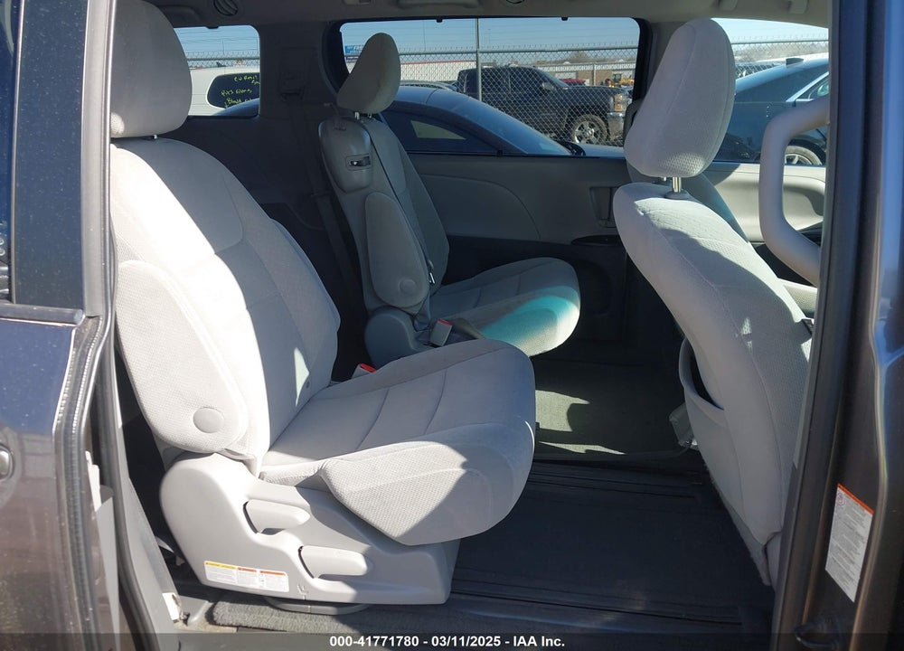 2015 TOYOTA SIENNA VIN: 5TDKK3DC4FS612216