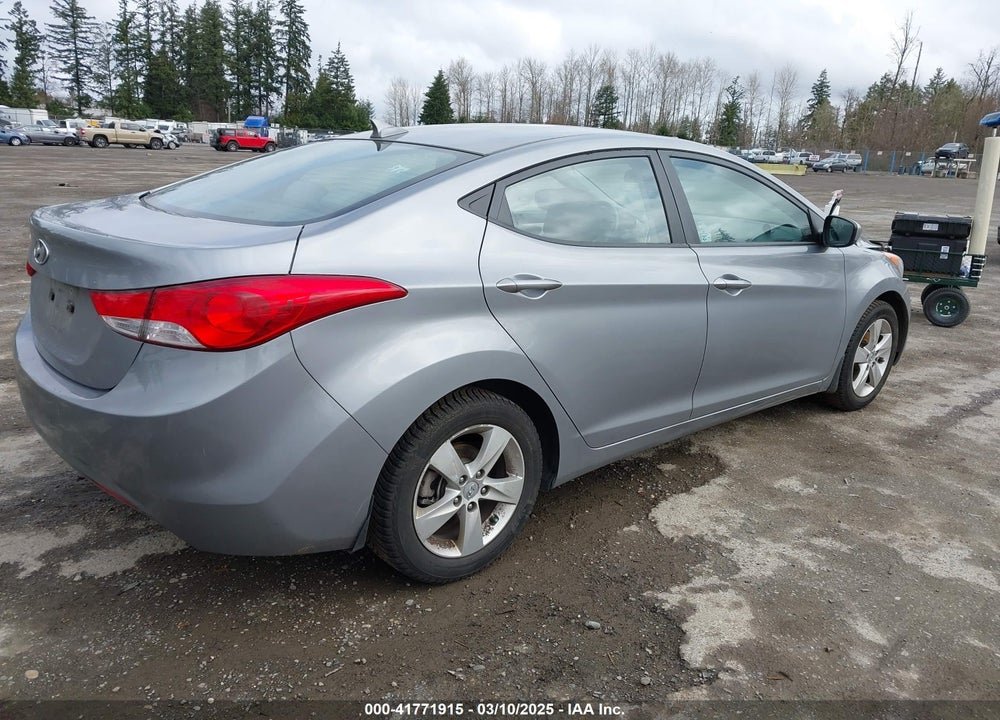 2013 HYUNDAI ELANTRA VIN: KMHDH4AE4DU740074