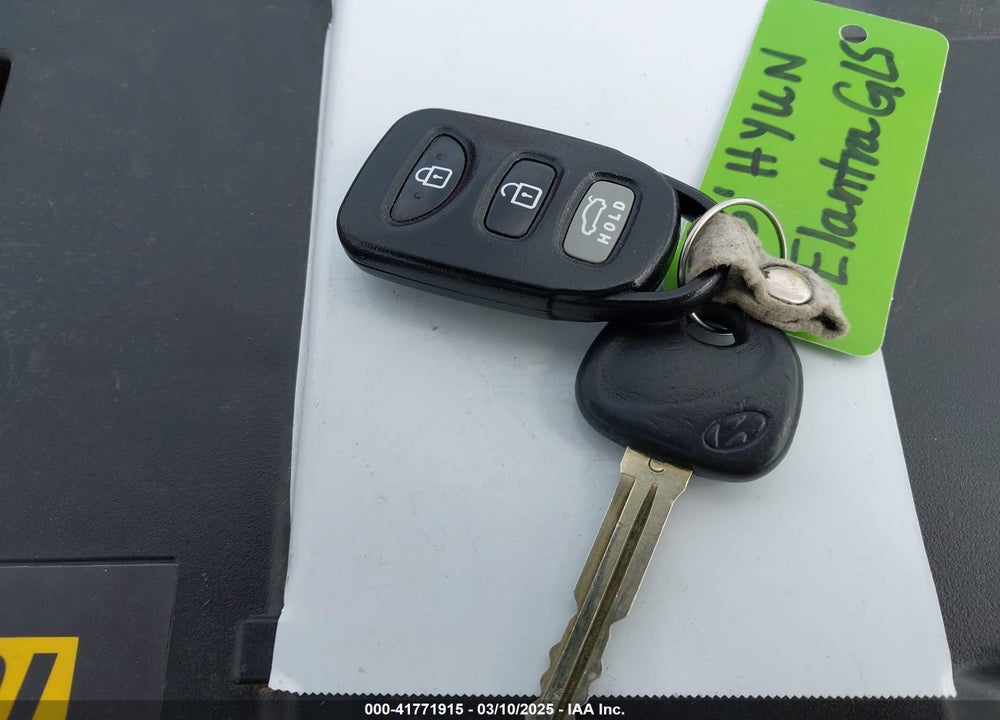 2013 HYUNDAI ELANTRA VIN: KMHDH4AE4DU740074
