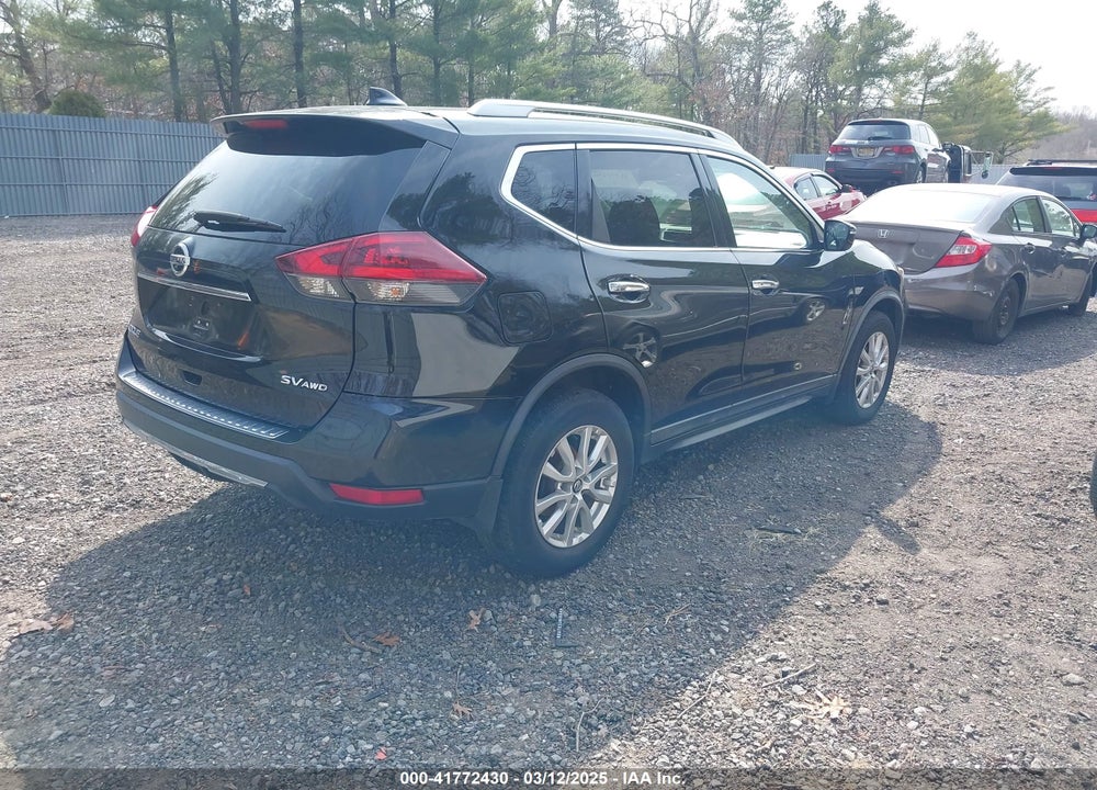 2018 NISSAN ROGUE SV VIN: KNMAT2MV6JP502114