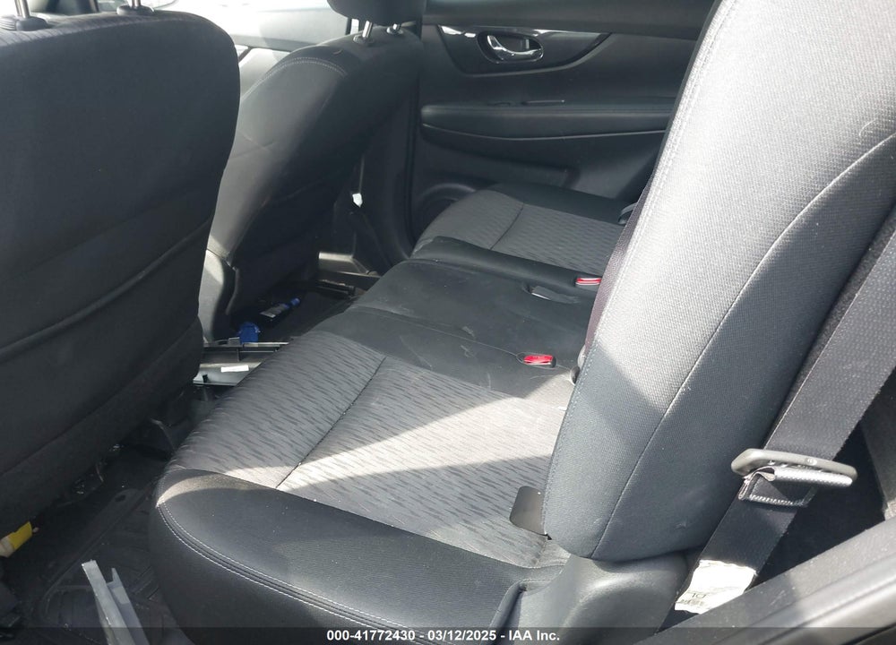 2018 NISSAN ROGUE SV VIN: KNMAT2MV6JP502114