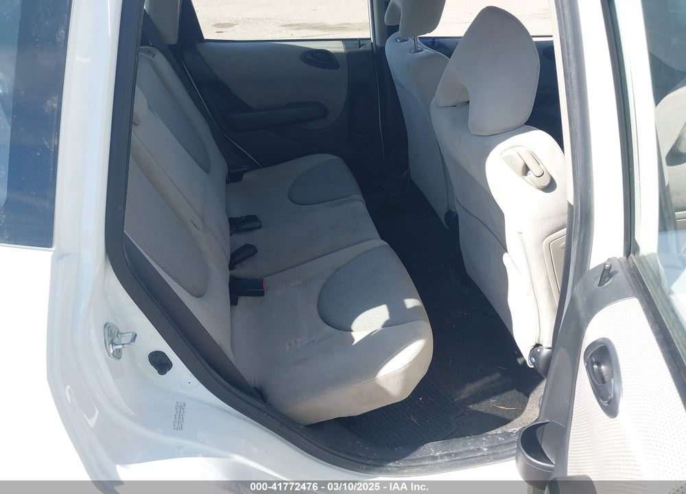 2007 HONDA FIT VIN: JHMGD38407S012562