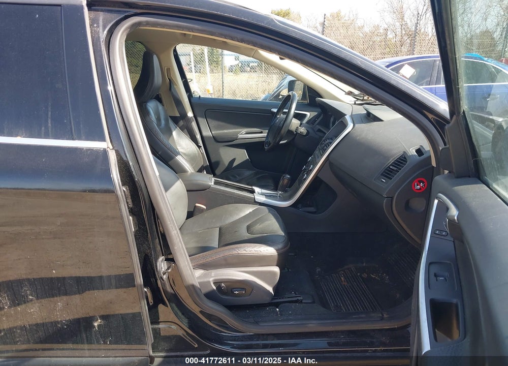2010 VOLVO XC60 VIN: YV4992DZXA2101986