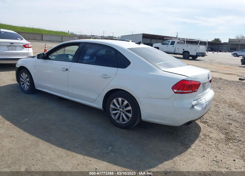 2015 VOLKSWAGEN PASSAT VIN: 1VWAT7A39FC082523