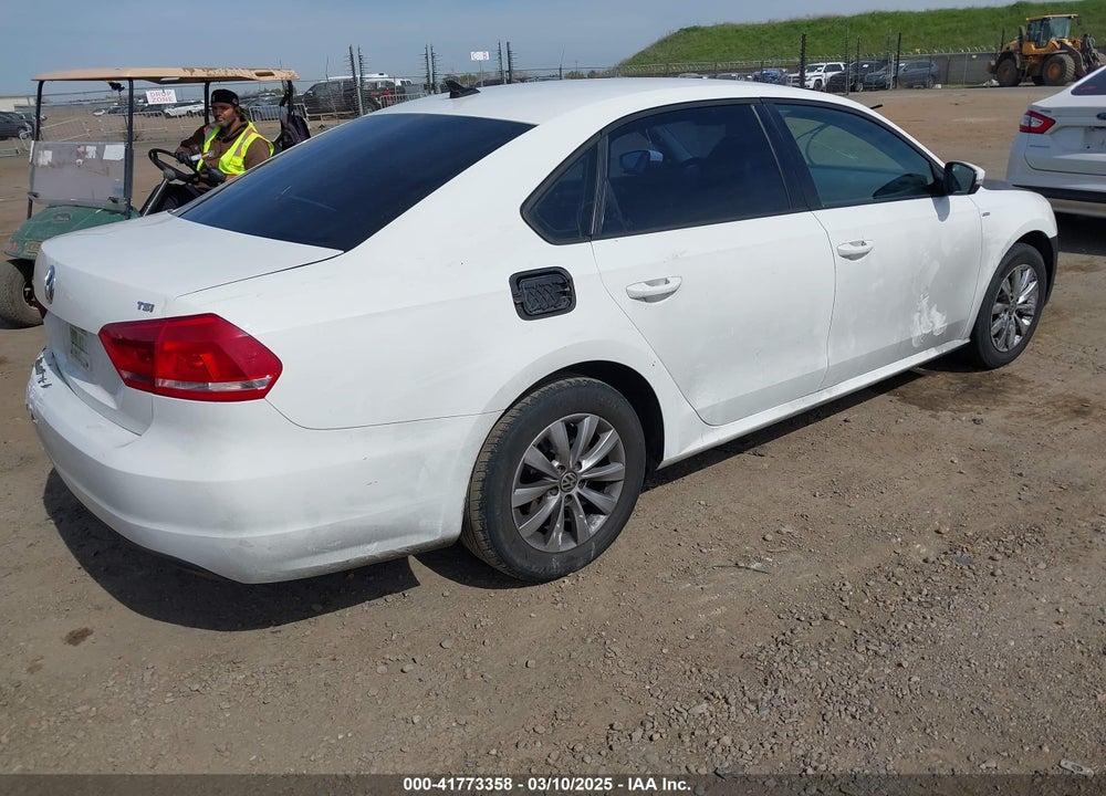 2015 VOLKSWAGEN PASSAT VIN: 1VWAT7A39FC082523