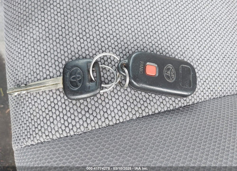 2003 TOYOTA MATRIX VIN: 2T1KR32E53C065879