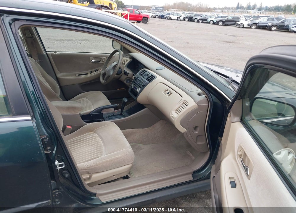 1998 HONDA ACCORD LX VIN: 1HGCG5646WA021827