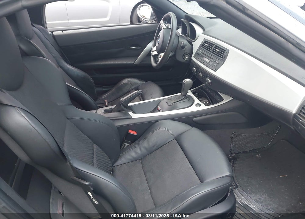 2006 BMW Z4 VIN: 4USBU33596LW69200