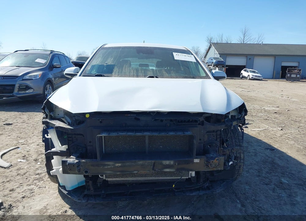 2019 HYUNDAI KONA SE VIN: KM8K12AA3KU318646