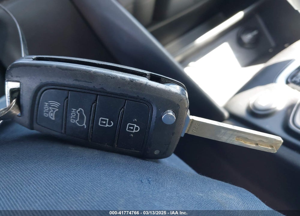 2019 HYUNDAI KONA SE VIN: KM8K12AA3KU318646