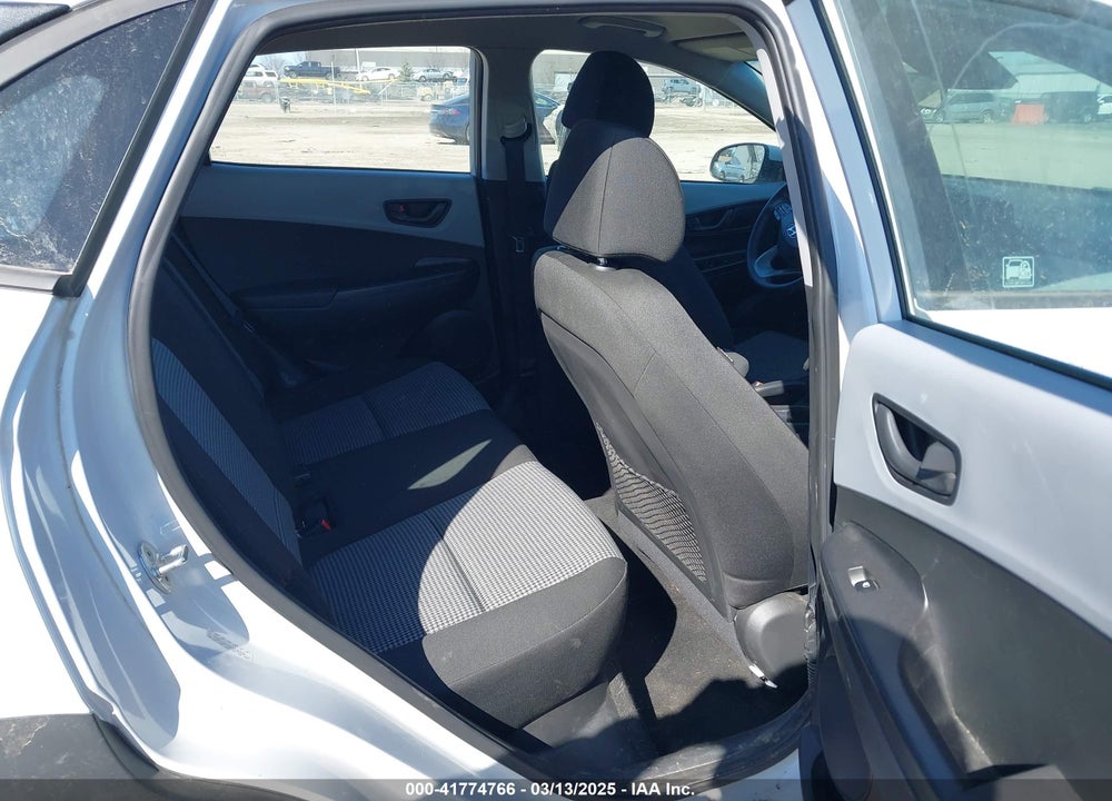 2019 HYUNDAI KONA SE VIN: KM8K12AA3KU318646