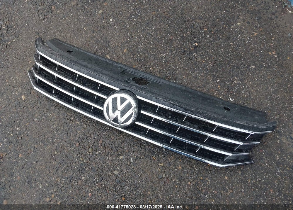 2017 VOLKSWAGEN PASSAT VIN: 1VWAT7A3XHC071775