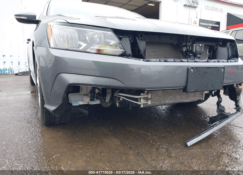 2017 VOLKSWAGEN PASSAT VIN: 1VWAT7A3XHC071775