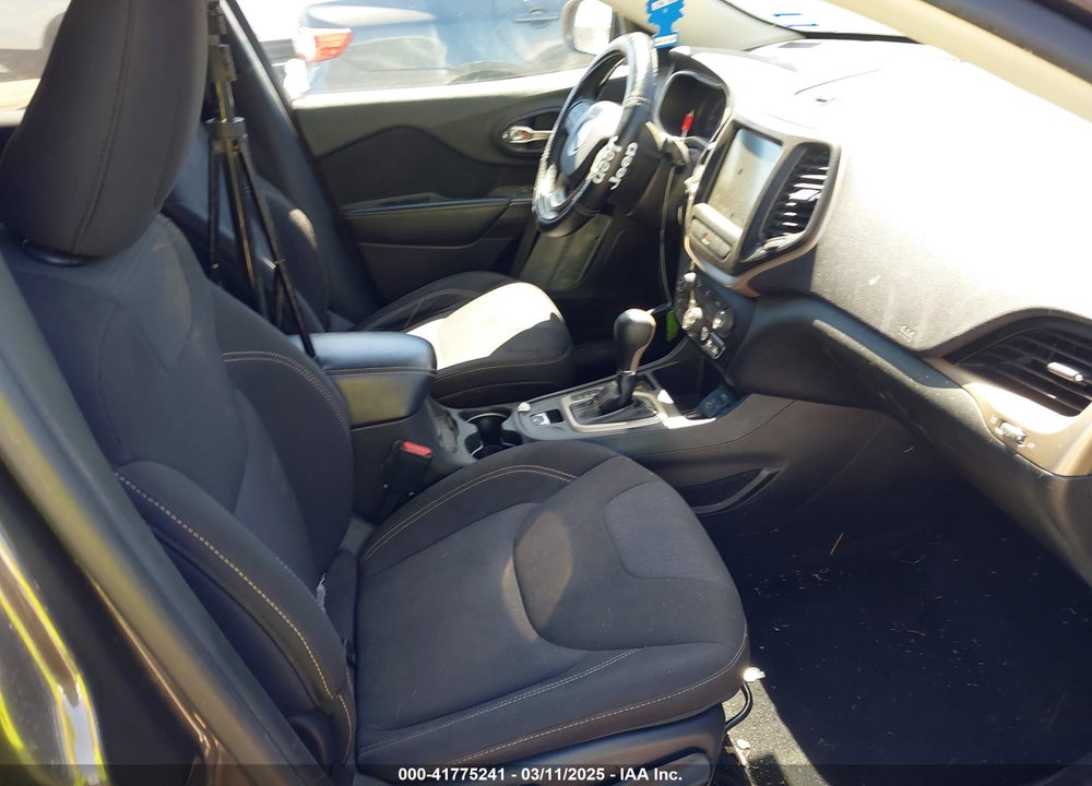2015 JEEP CHEROKEE VIN: 1C4PJLCB7FW506084
