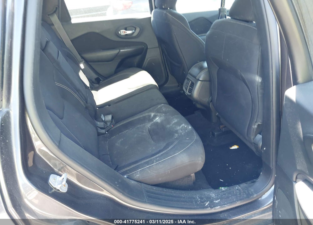 2015 JEEP CHEROKEE VIN: 1C4PJLCB7FW506084