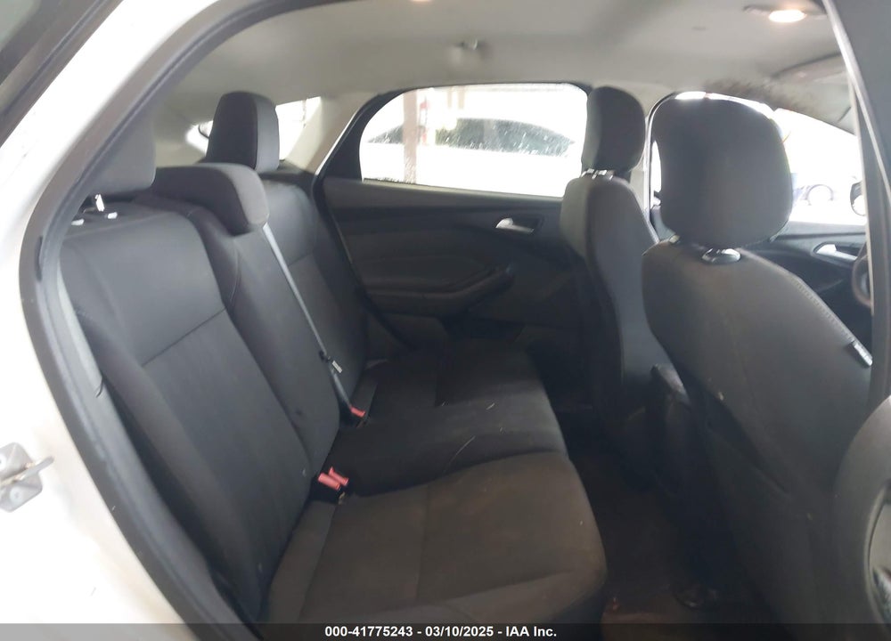 2016 FORD FOCUS VIN: 1FADP3K21GL318060