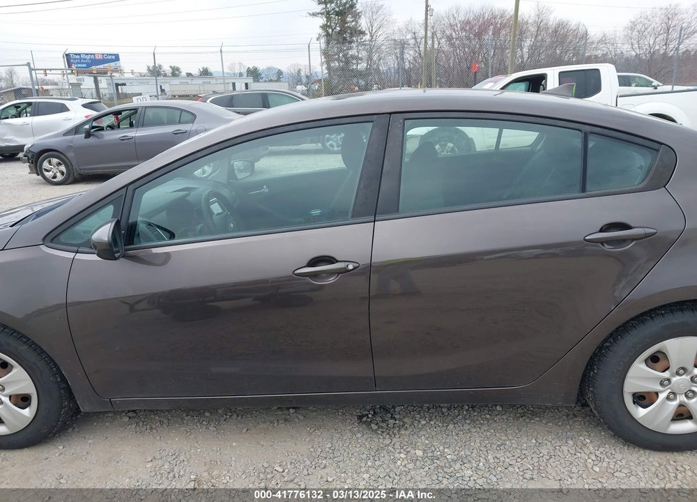 2017 KIA FORTE VIN: 3KPFL4A72HE123838