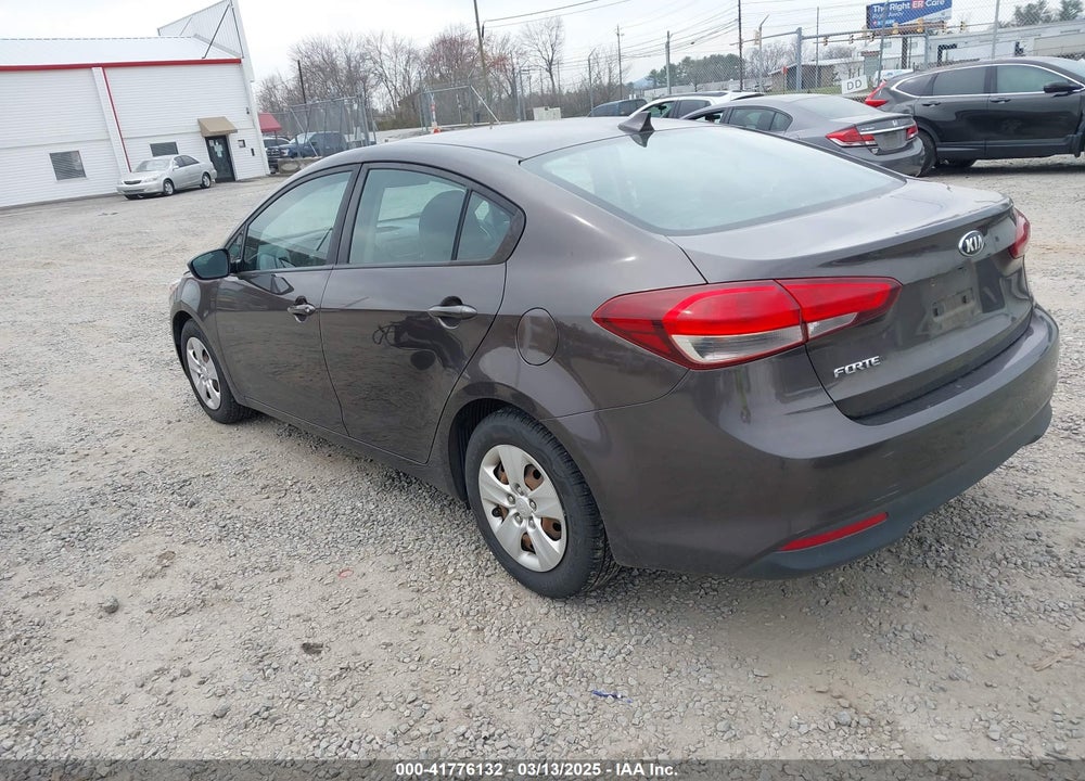 2017 KIA FORTE VIN: 3KPFL4A72HE123838