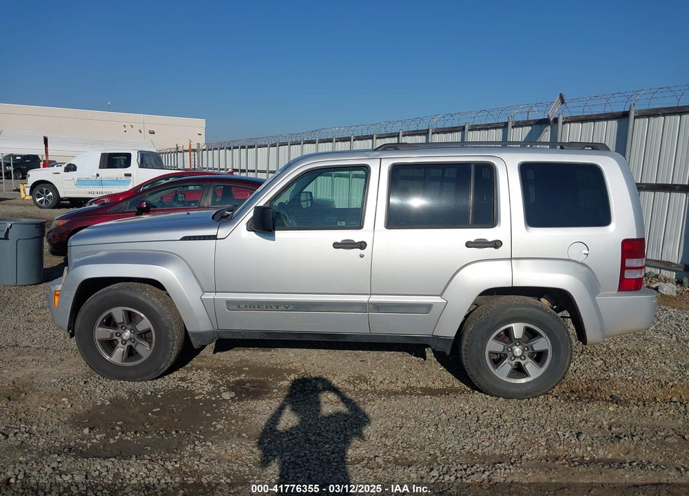 2008 JEEP LIBERTY VIN: 1J8GP28K08W103562
