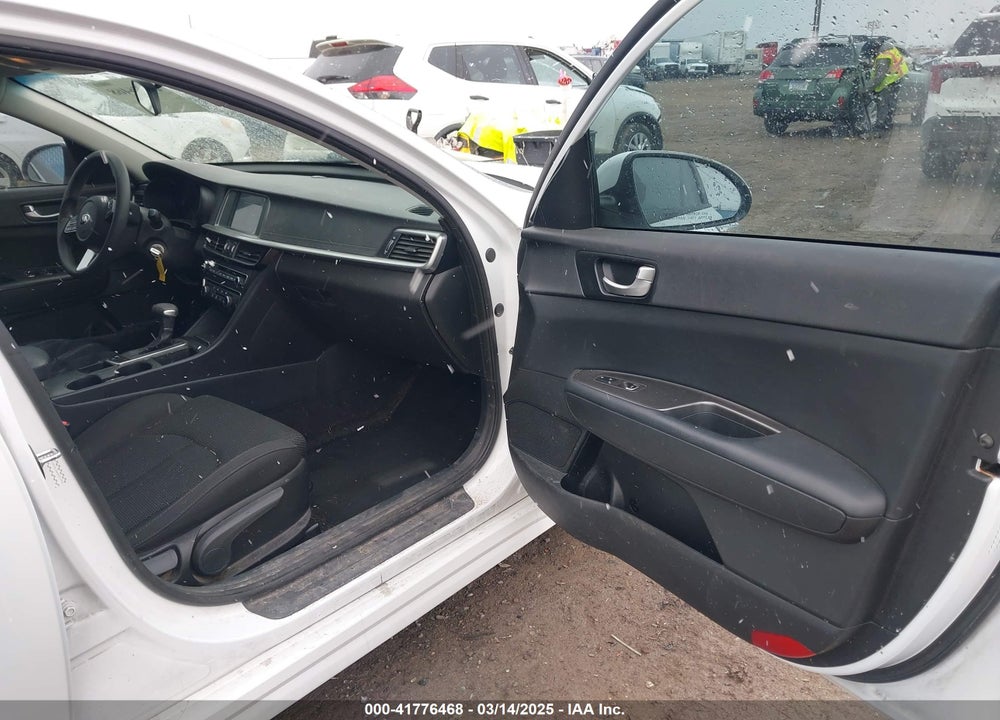 2019 KIA OPTIMA VIN: 5XXGT4L36KG371992