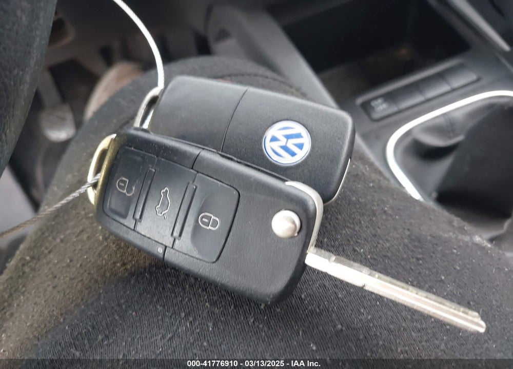 2008 VOLKSWAGEN RABBIT VIN: WVWAA71K58W015208