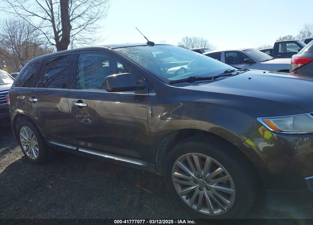 2011 LINCOLN MKX VIN: 2LMDJ6JK1BBJ00272