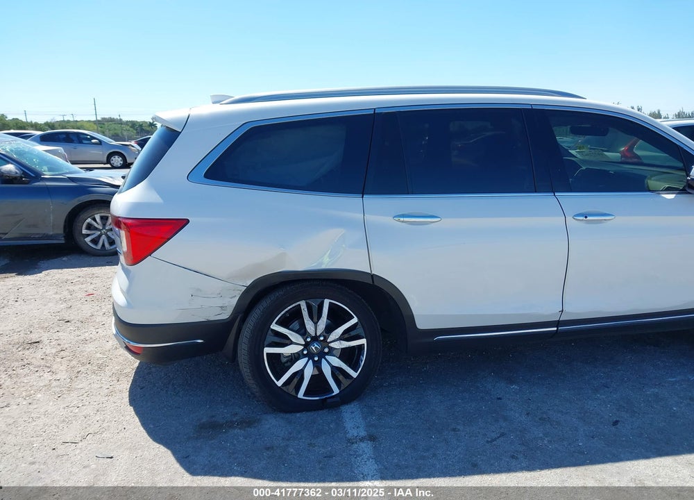 2022 HONDA PILOT 2WD TOURING 7 PASSENGER VIN: 5FNYF5H66NB034248