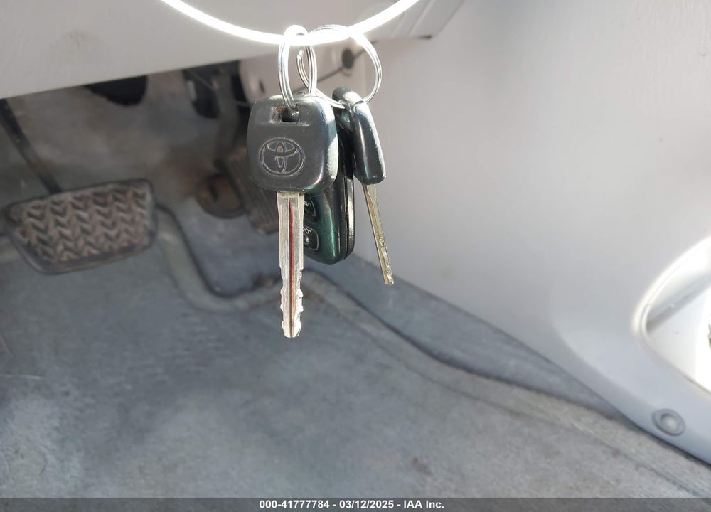 2005 TOYOTA HIGHLANDER VIN: JTEGP21A050044323
