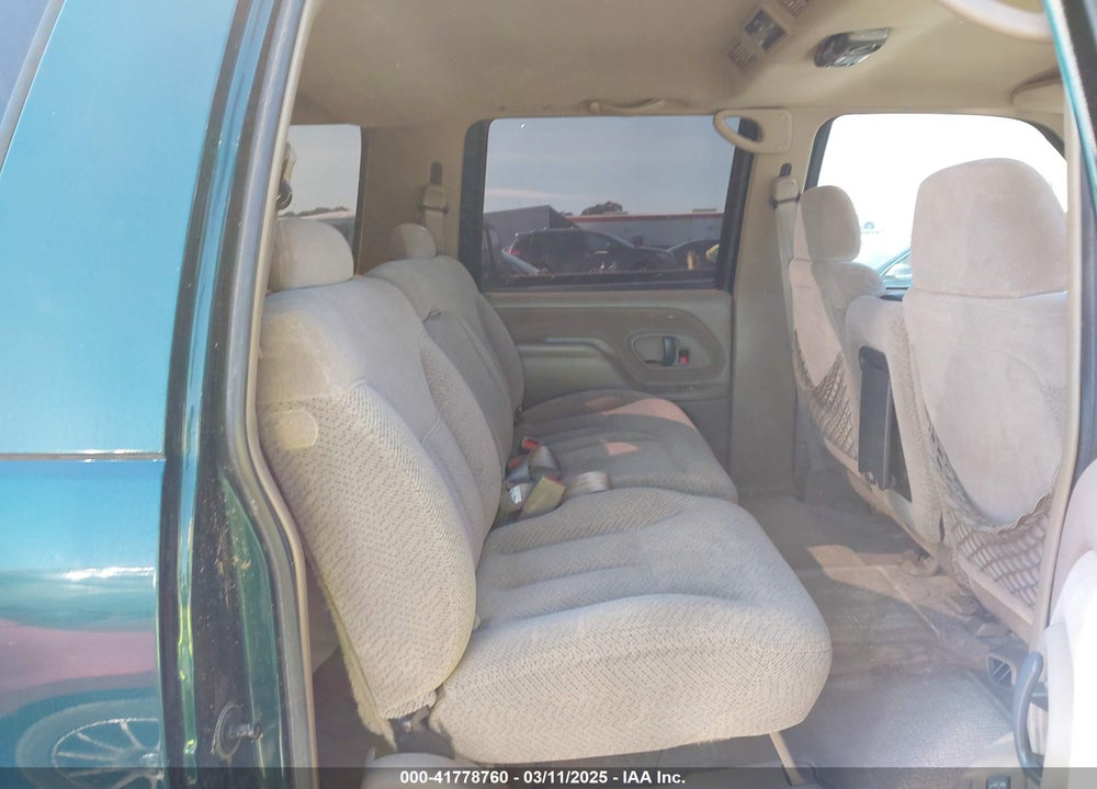 1999 GMC SUBURBAN 2500 VIN: 3GKGK26J4XG508566