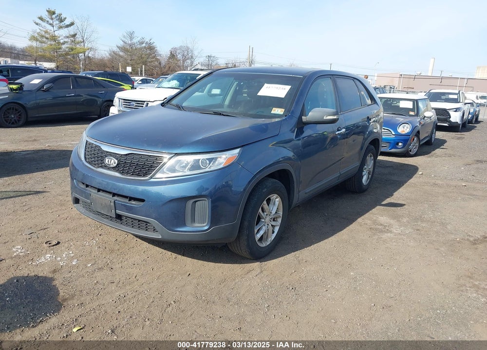 2014 KIA SORENTO LX VIN: 5XYKT3A69EG431054