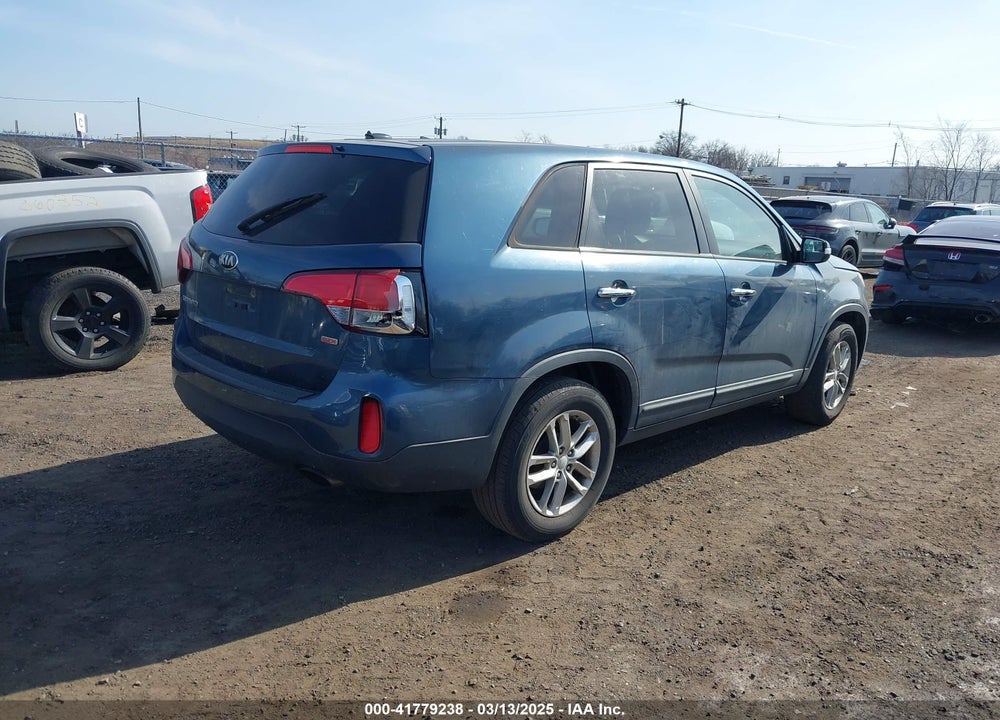 2014 KIA SORENTO LX VIN: 5XYKT3A69EG431054