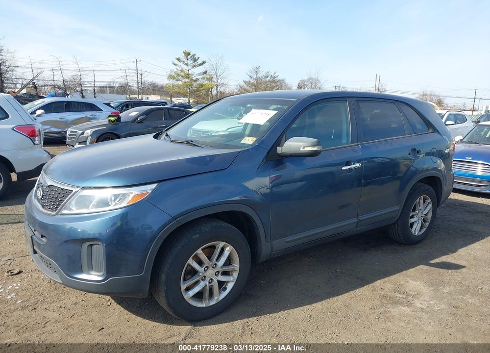 2014 KIA SORENTO LX VIN: 5XYKT3A69EG431054