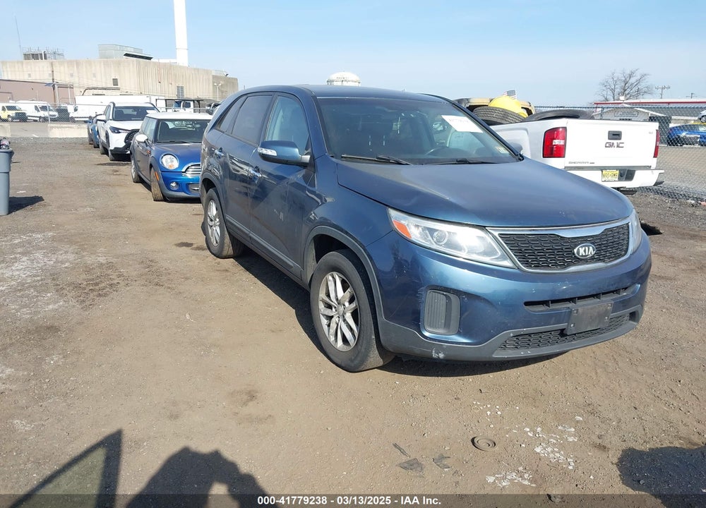 2014 KIA SORENTO LX VIN: 5XYKT3A69EG431054