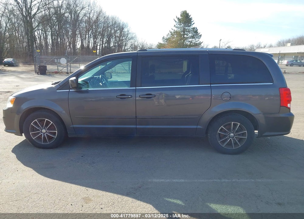 2017 DODGE GRAND CARAVAN VIN: 2C4RDGCG2HR758484