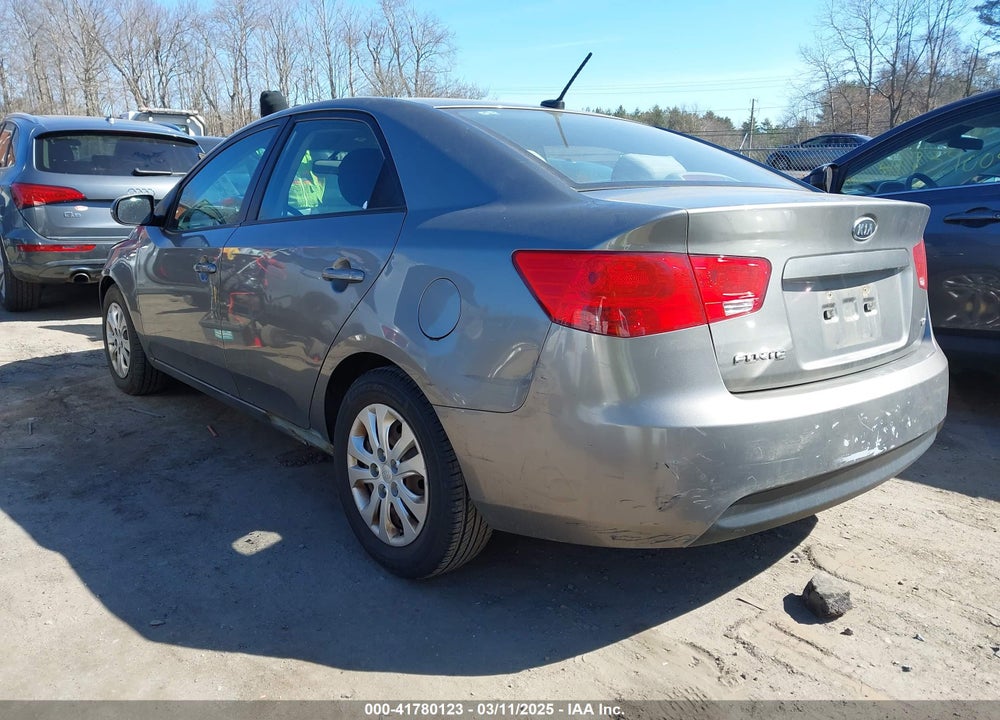 2011 KIA FORTE VIN: KNAFU4A2XB5363558