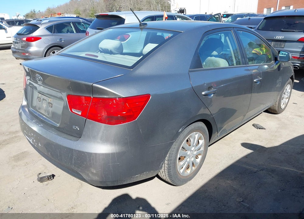 2011 KIA FORTE VIN: KNAFU4A2XB5363558