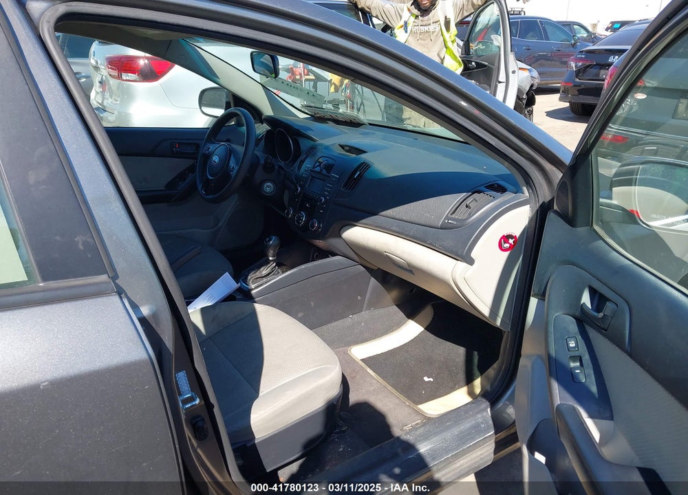 2011 KIA FORTE VIN: KNAFU4A2XB5363558