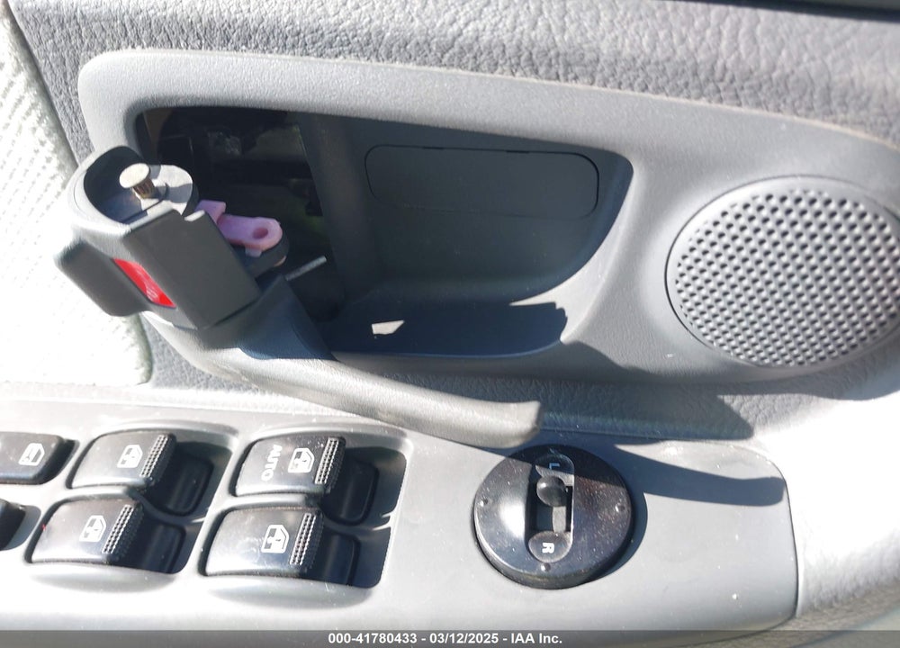 2006 KIA SPECTRA VIN: KNAFE121165251240
