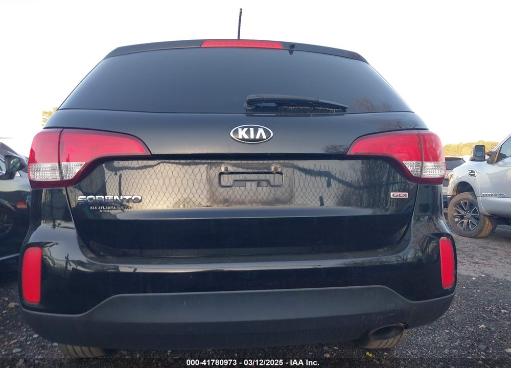 2015 KIA SORENTO VIN: 5XYKT3A67FG563411