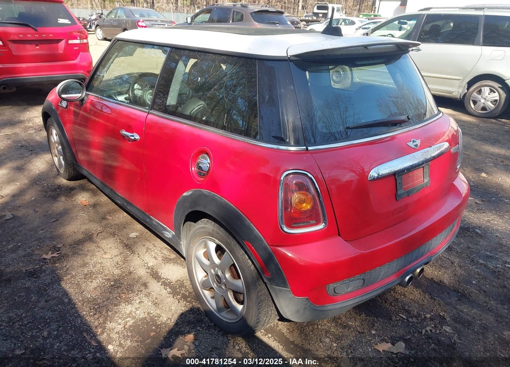 2010 MINI COOPER S VIN: WMWMF7C5XATZ74419