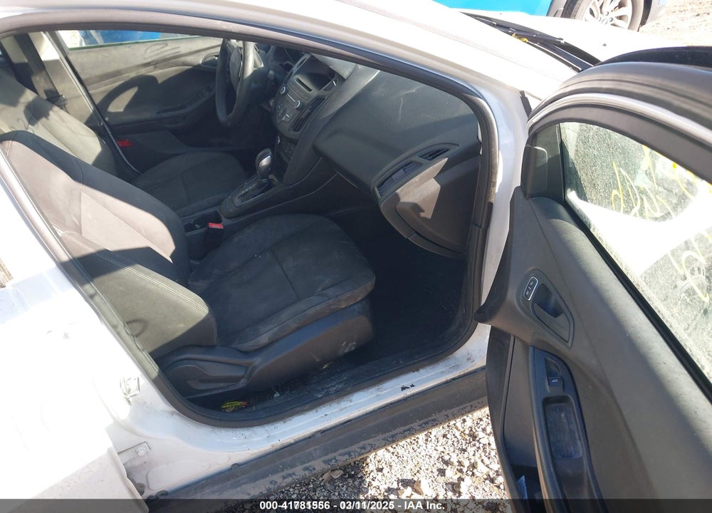 2017 FORD FOCUS VIN: 1FADP3E27HL256886