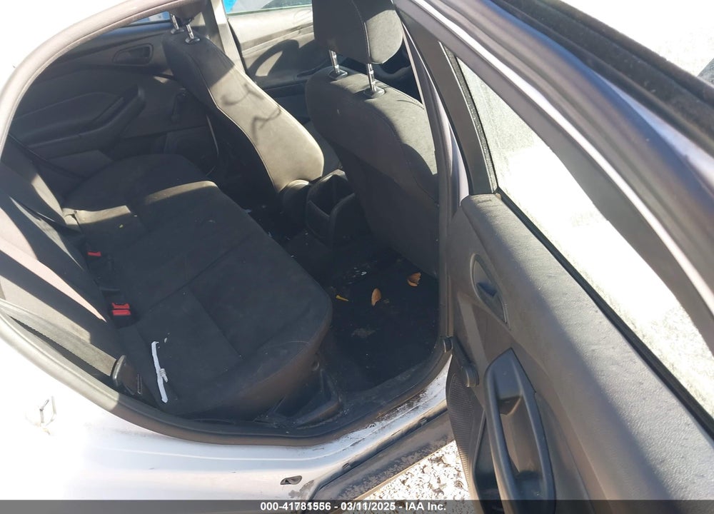 2017 FORD FOCUS VIN: 1FADP3E27HL256886