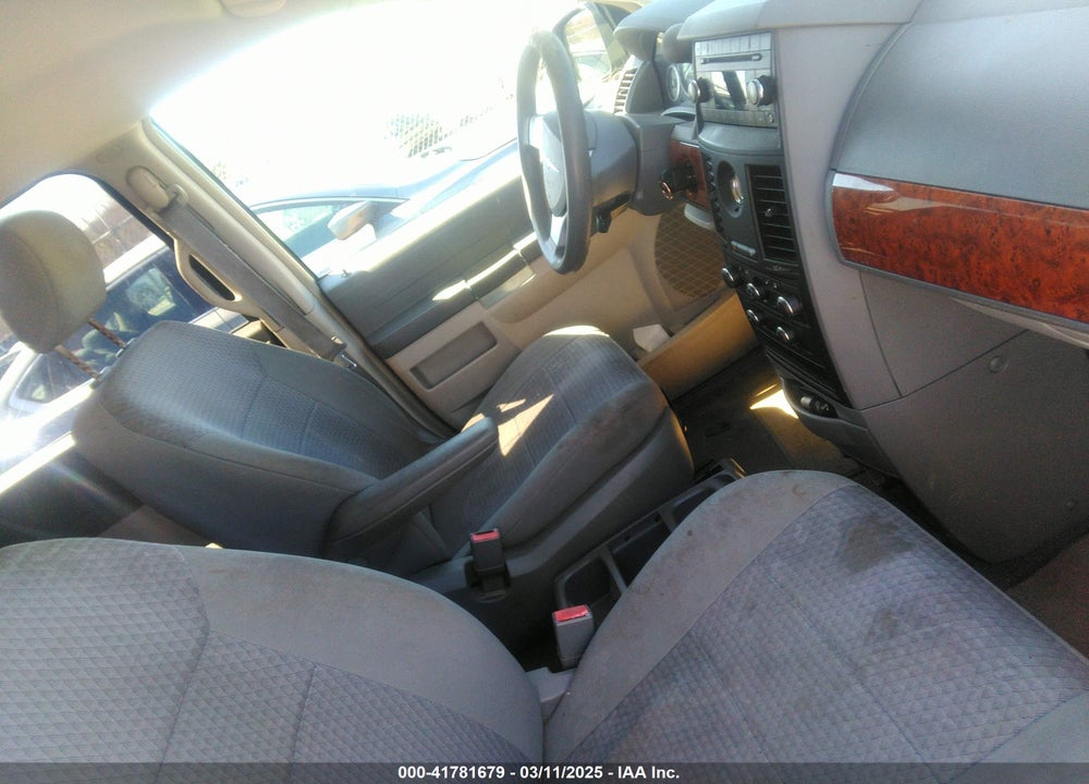 2008 CHRYSLER TOWN & COUNTRY VIN: 2A8HR44HX8R698871