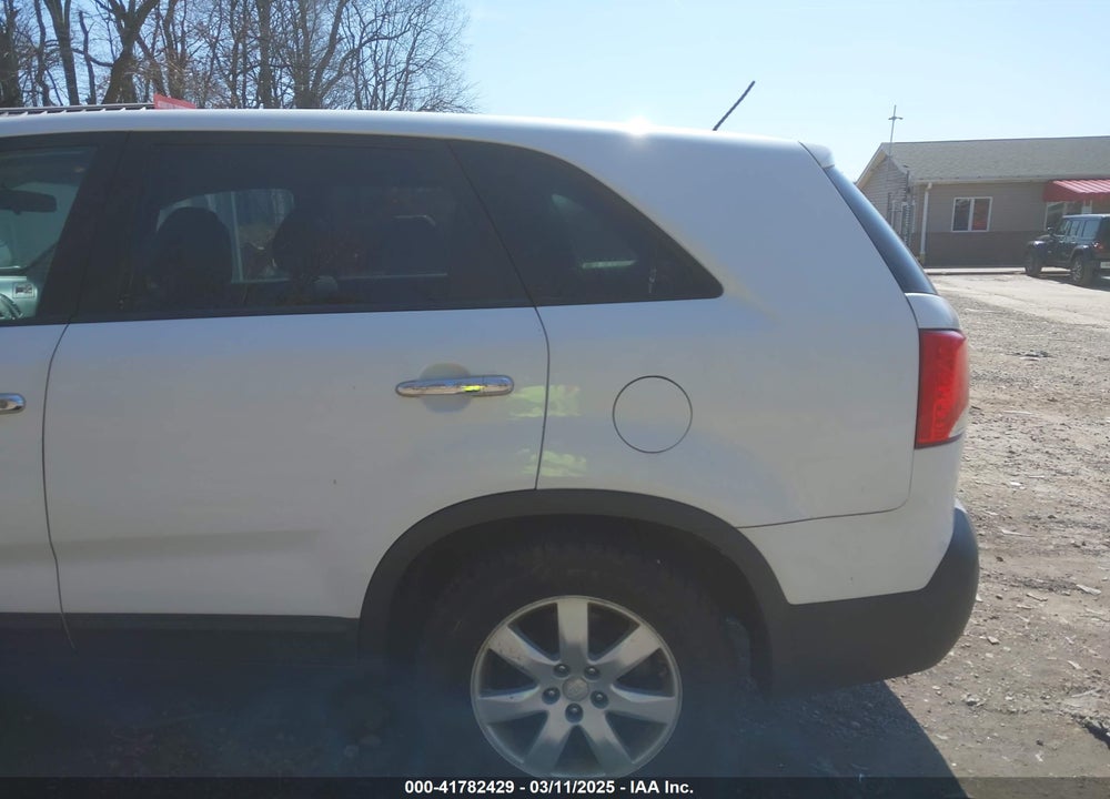 2011 KIA SORENTO VIN: 5XYKT3A18BG098989