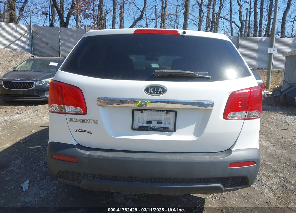 2011 KIA SORENTO VIN: 5XYKT3A18BG098989